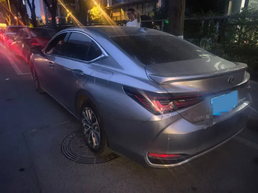 2025 Lexus ES 2.0L 173HP L4 CVT,autocango,china used car exporter,china ev exporter,chinese used car exporter,chinese used ev exporter