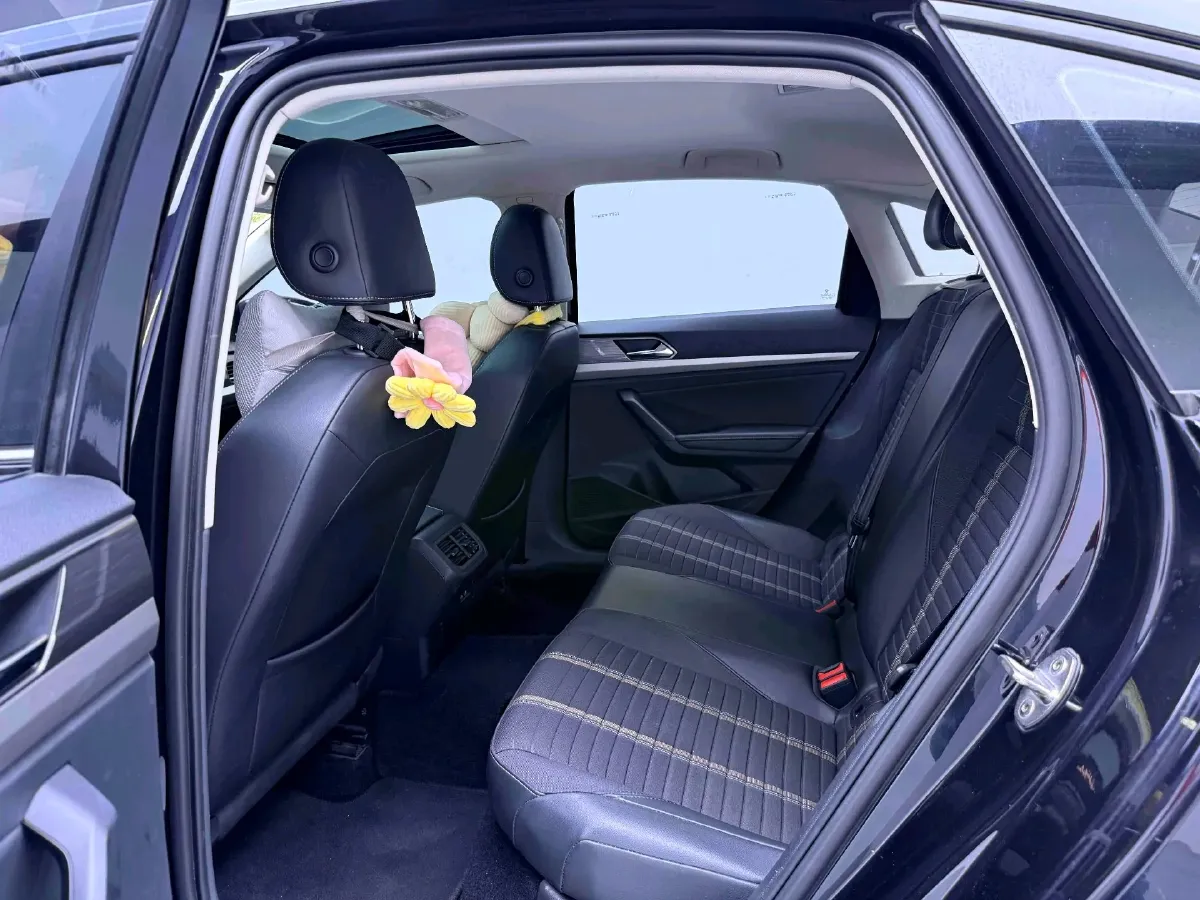 2018 Skoda Karoq 1.4T 150HP L4 7DCT,autocango,china used car exporter,china ev exporter,chinese used car exporter,chinese used ev exporter