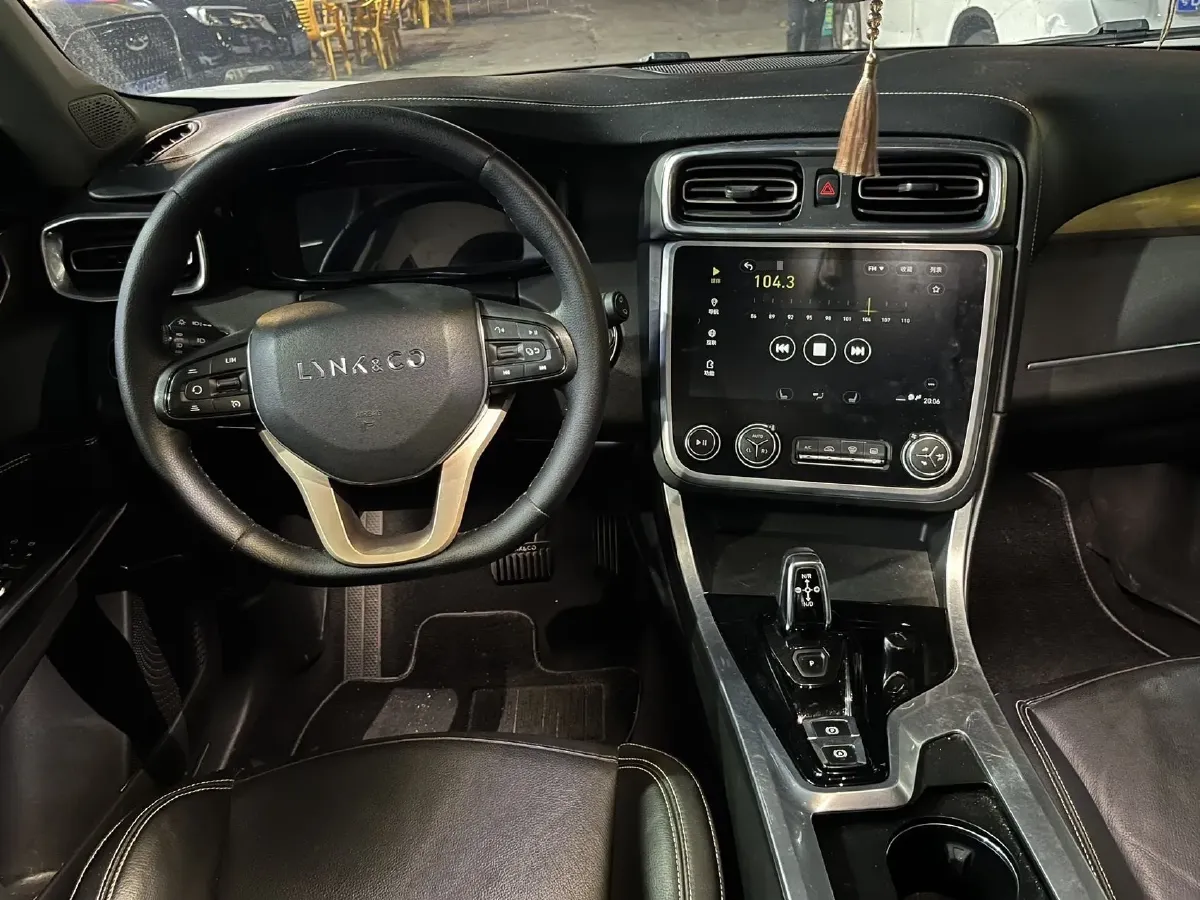 2017 Zotye SR9 2.0T 190HP L4 6DCT,autocango,china used car exporter,china ev exporter,chinese used car exporter,chinese used ev exporter