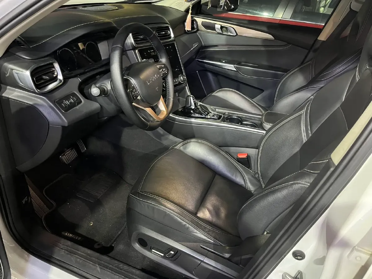 2017 Zotye SR9 2.0T 190HP L4 6DCT,autocango,china used car exporter,china ev exporter,chinese used car exporter,chinese used ev exporter