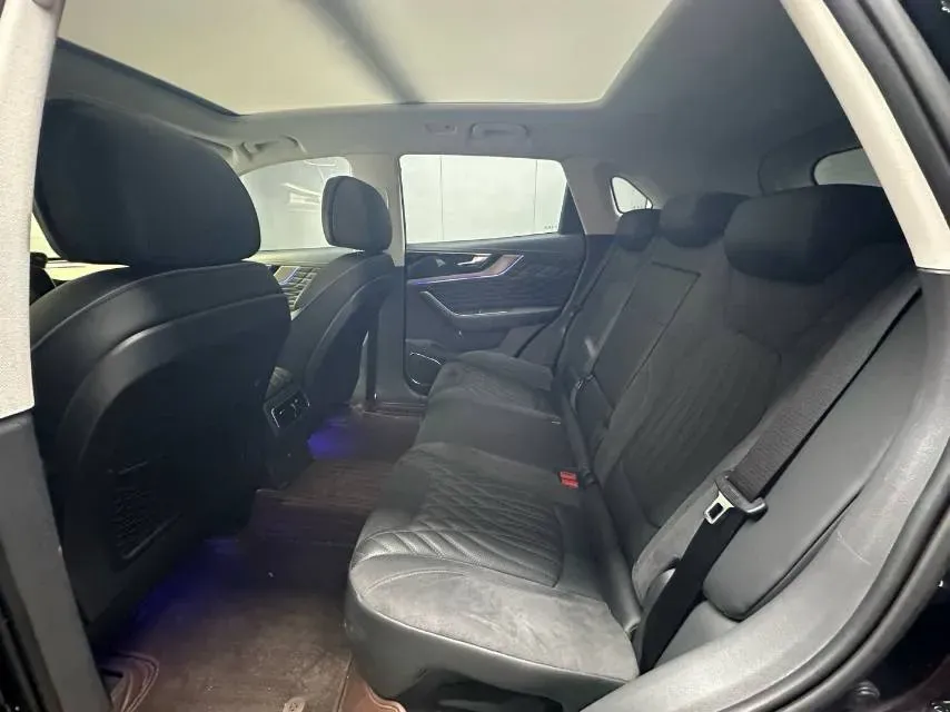 2022 HongQi HS5 2.0T 224HP L4 6AT,autocango,china used car exporter,china ev exporter,chinese used car exporter,chinese used ev exporter
