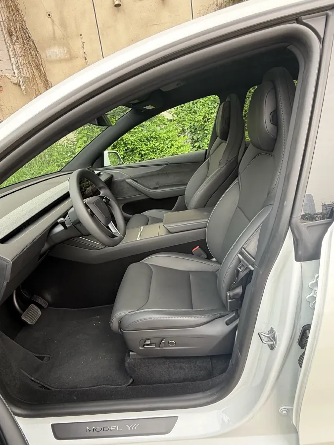 2025 Tesla Model Y L BEV,autocango,china used car exporter,china ev exporter,chinese used car exporter,chinese used ev exporter