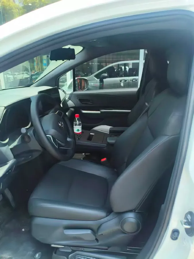 2024 Toyota Granvia 2.5L 189HP L4 E-CVT Hybrid,autocango,china used car exporter,china ev exporter,chinese used car exporter,chinese used ev exporter