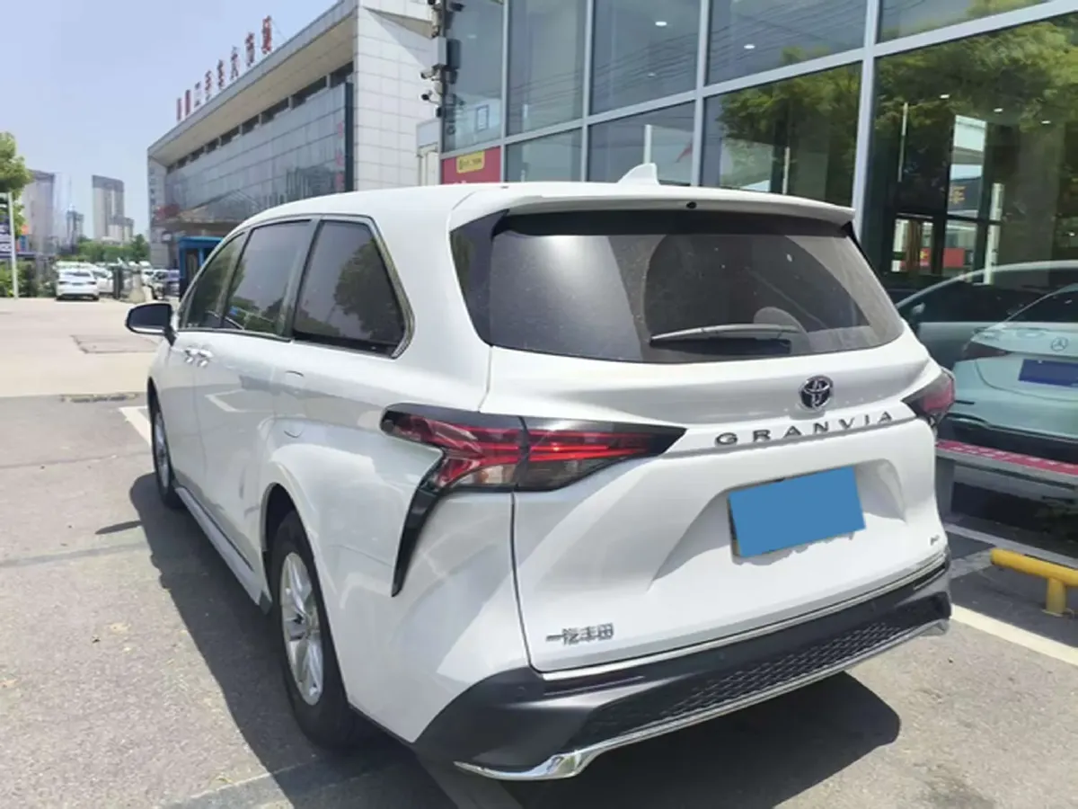 2024 Toyota Granvia 2.5L 189HP L4 E-CVT Hybrid,autocango,china used car exporter,china ev exporter,chinese used car exporter,chinese used ev exporter