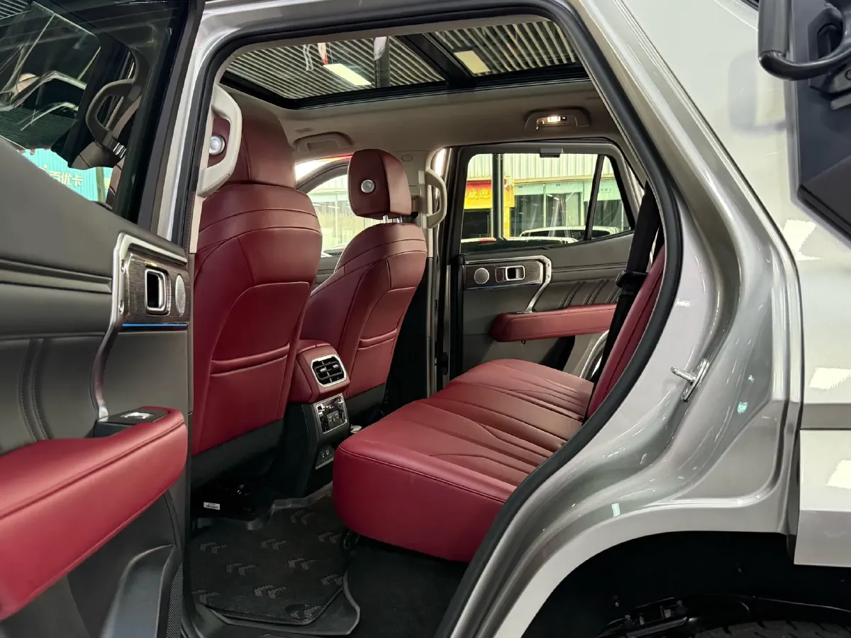 2024 Tank 400 2.0T 252HP L4 9AT PHEV 36.7/37.1KWH,autocango,china used car exporter,china ev exporter,chinese used car exporter,chinese used ev exporter