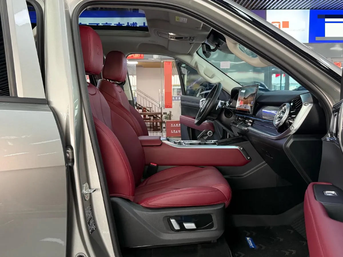 2024 Tank 400 2.0T 252HP L4 9AT PHEV 36.7/37.1KWH,autocango,china used car exporter,china ev exporter,chinese used car exporter,chinese used ev exporter