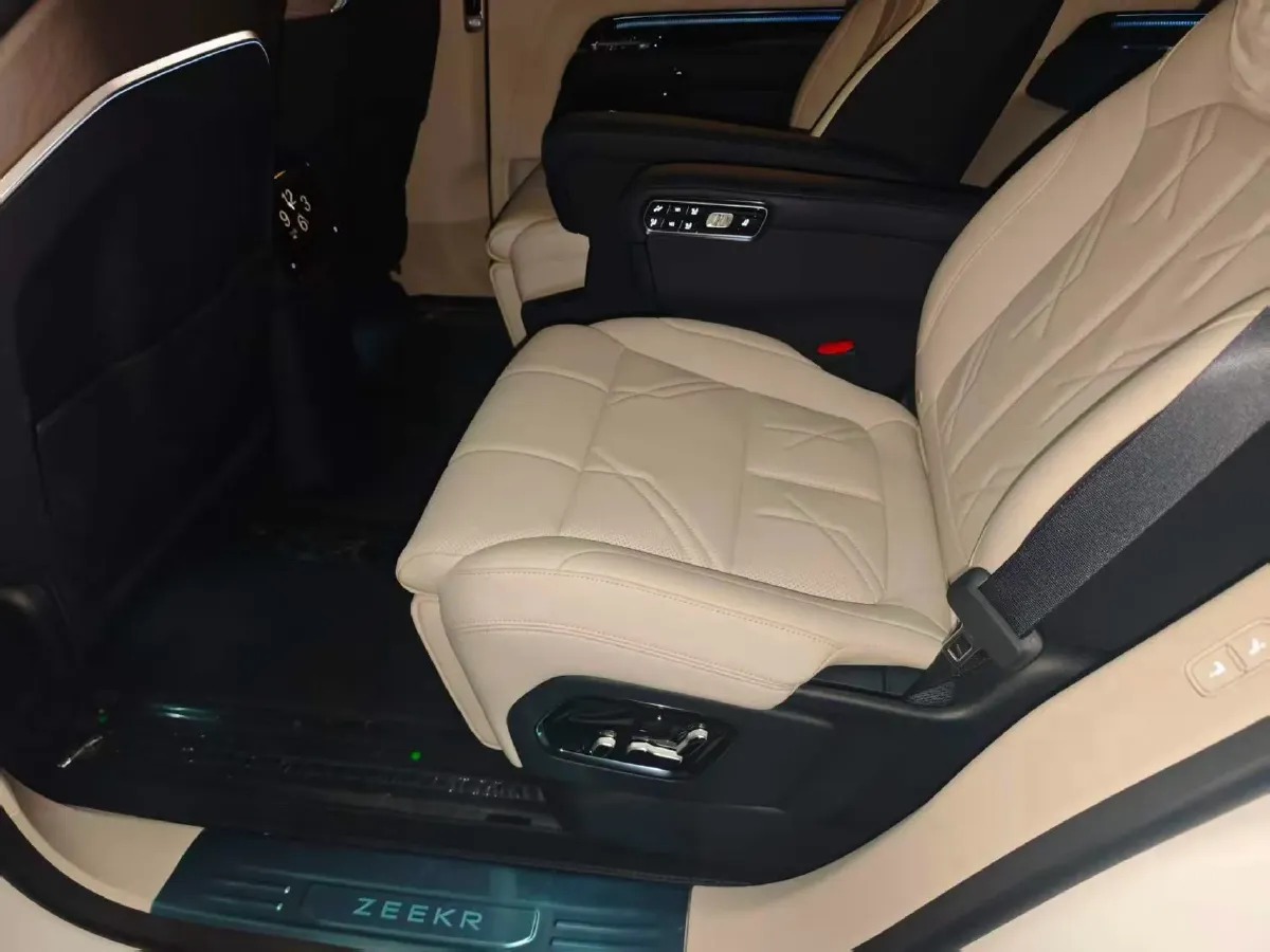 2025 Zeekr 9X 2.0T 279HP L4 1DHT PHEV,autocango,china used car exporter,china ev exporter,chinese used car exporter,chinese used ev exporter