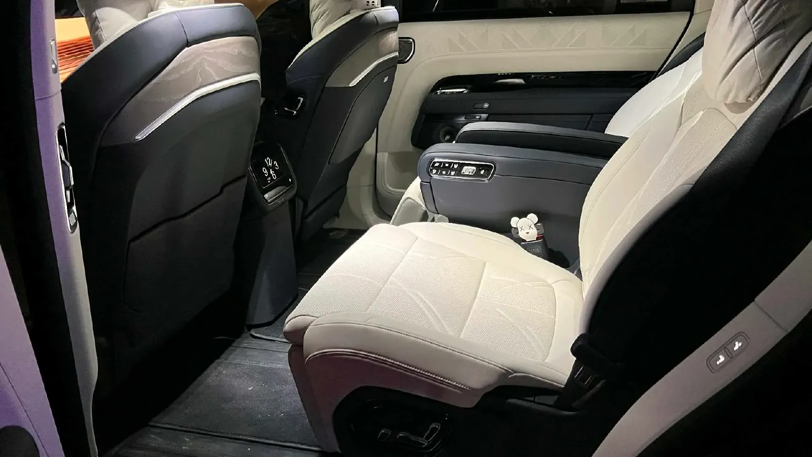 2025 Zeekr 9X 2.0T 279HP L4 1DHT PHEV,autocango,china used car exporter,china ev exporter,chinese used car exporter,chinese used ev exporter