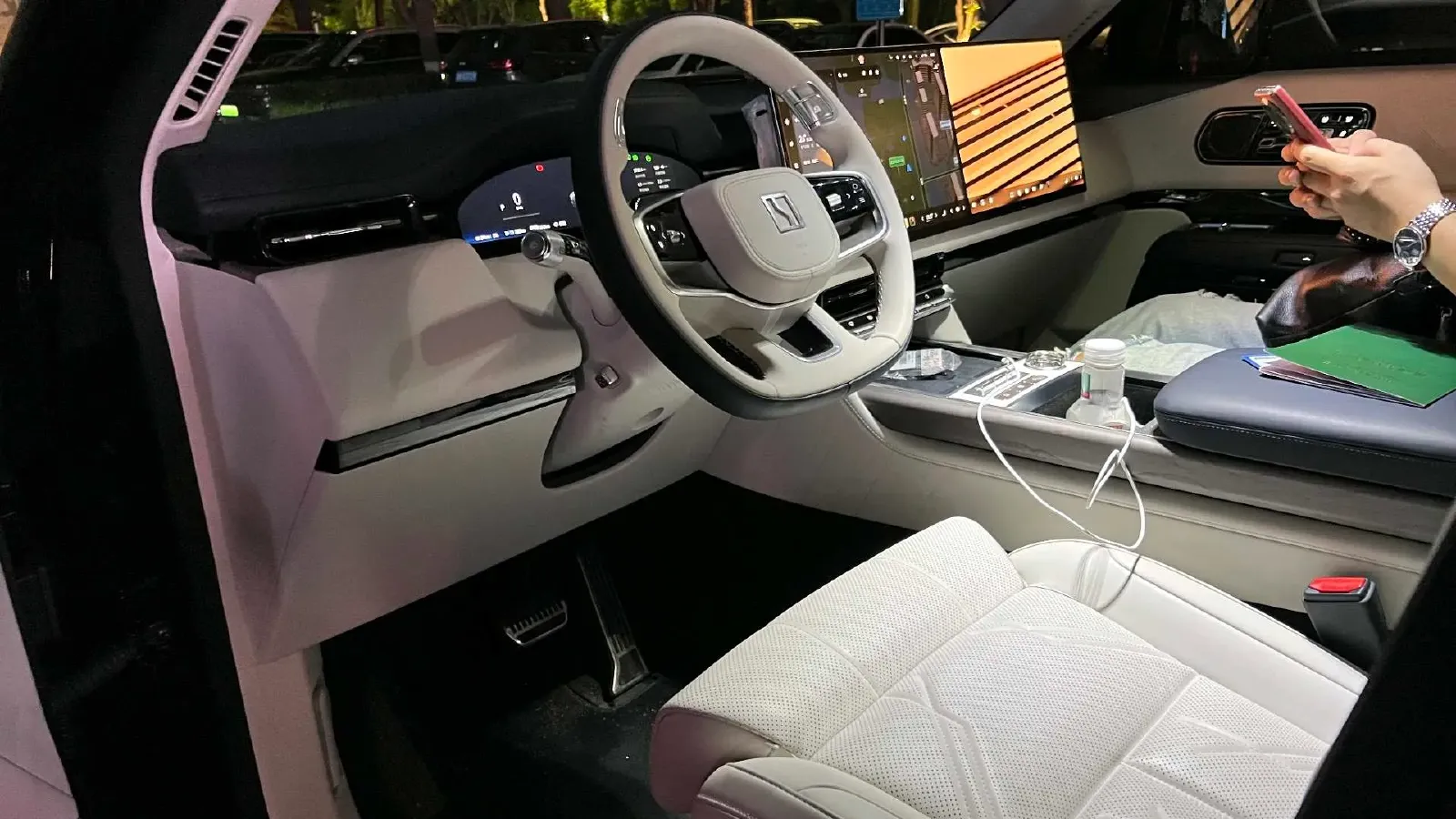 2025 Zeekr 9X 2.0T 279HP L4 1DHT PHEV,autocango,china used car exporter,china ev exporter,chinese used car exporter,chinese used ev exporter