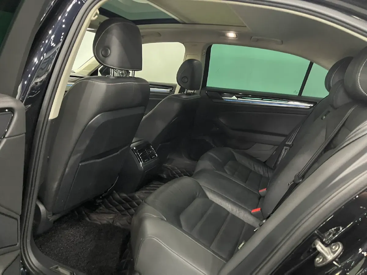 2018 Volkswagen Phideon 2.0T 224HP L4 7DCT,autocango,china used car exporter,china ev exporter,chinese used car exporter,chinese used ev exporter