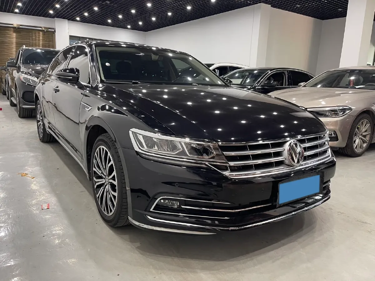 2018 Volkswagen Phideon 2.0T 224HP L4 7DCT,autocango,china used car exporter,china ev exporter,chinese used car exporter,chinese used ev exporter