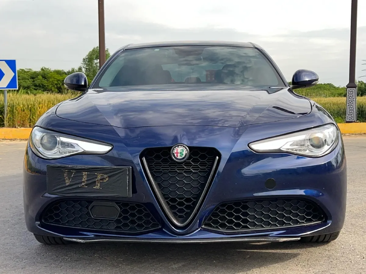 2020 Alfa Romeo Giulia 2.0T 280HP L4 8AT,autocango,china used car exporter,china ev exporter,chinese used car exporter,chinese used ev exporter