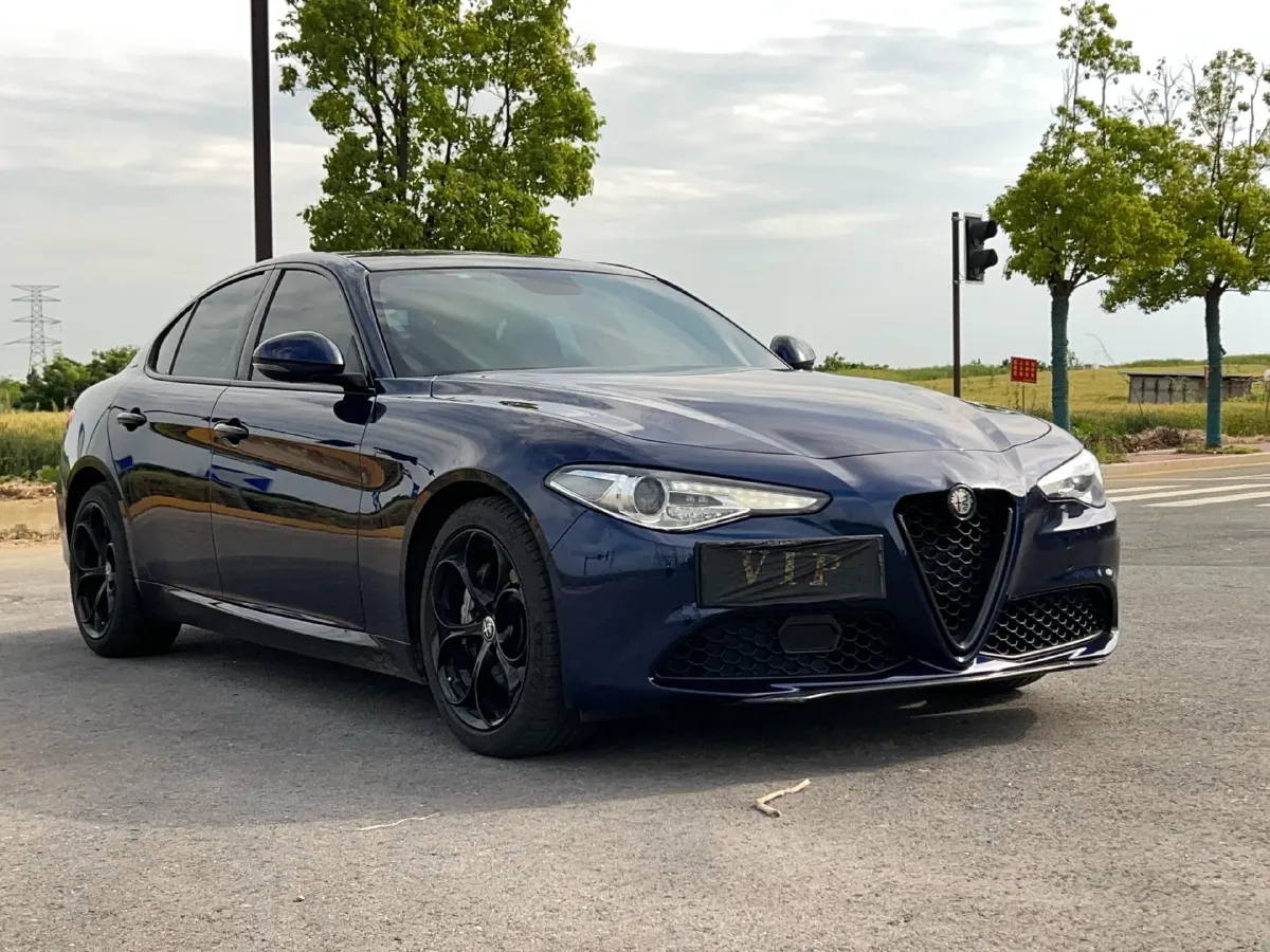 2020 Alfa Romeo Giulia 2.0T 280HP L4 8AT,autocango,china used car exporter,china ev exporter,chinese used car exporter,chinese used ev exporter