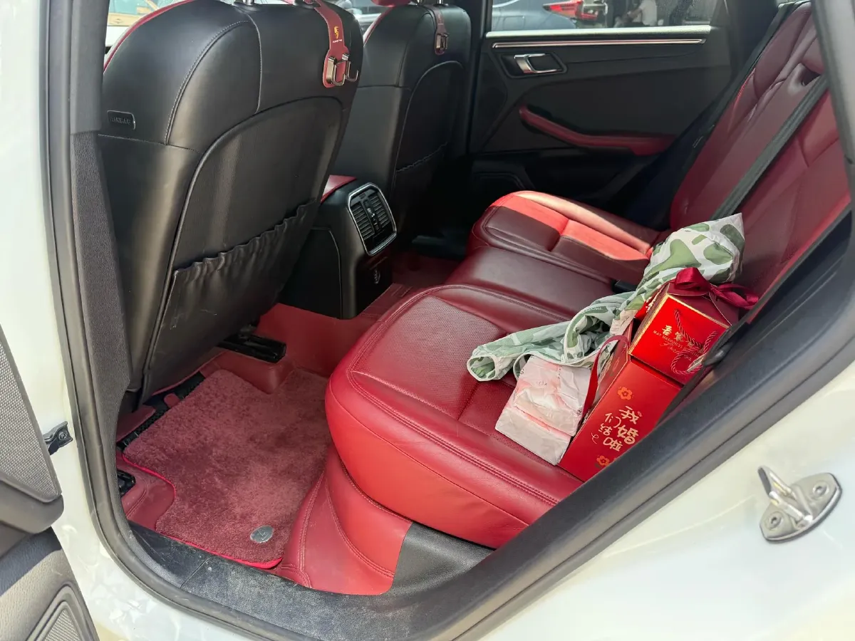 2018 Porsche Macan 2.0T 252HP L4 7DCT,autocango,china used car exporter,china ev exporter,chinese used car exporter,chinese used ev exporter
