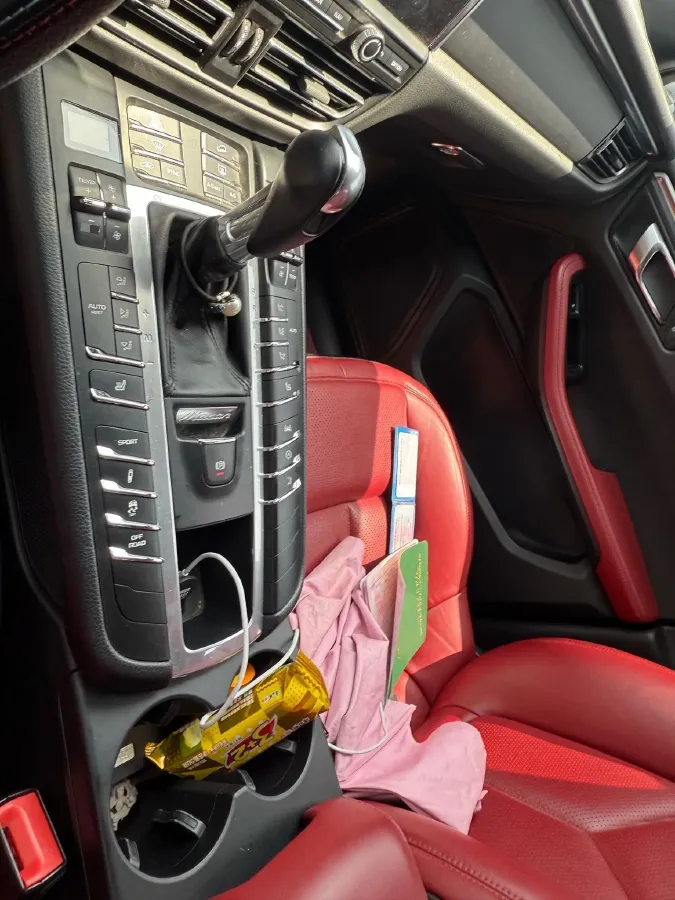 2018 Porsche Macan 2.0T 252HP L4 7DCT,autocango,china used car exporter,china ev exporter,chinese used car exporter,chinese used ev exporter
