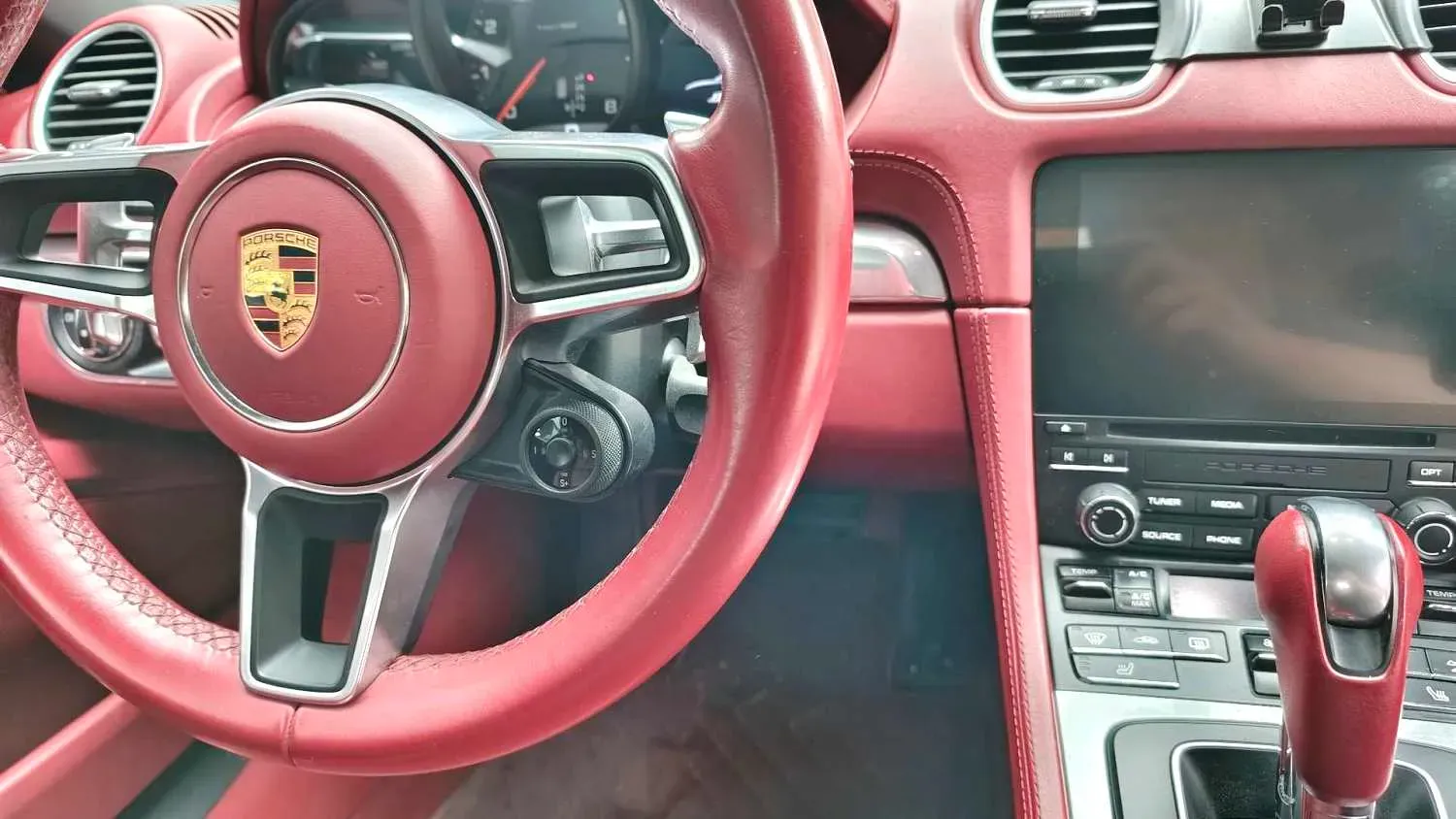 2022 Porsche 718 2.0T 250HP H4 7DCT,autocango,china used car exporter,china ev exporter,chinese used car exporter,chinese used ev exporter