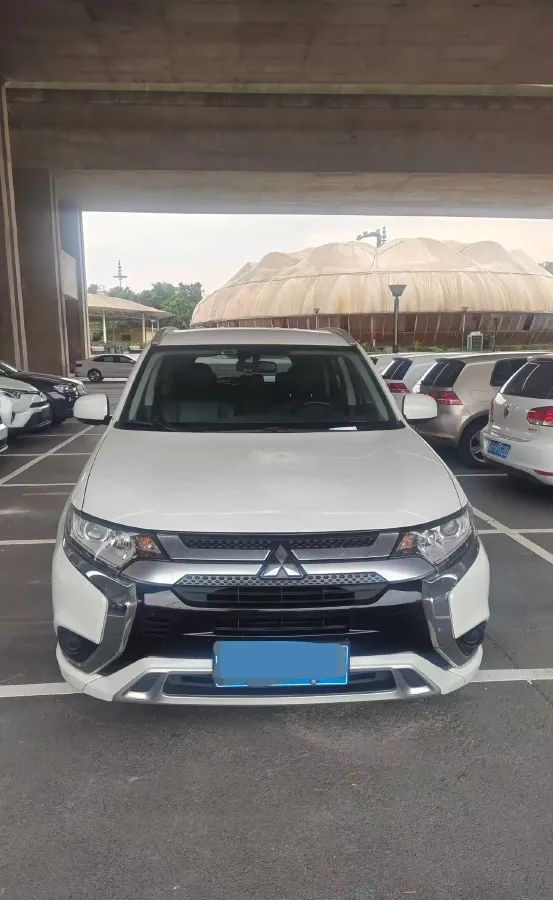 2021 Mitsubishi Outlander 2.0L 166HP L4 CVT,autocango,china used car exporter,china ev exporter,chinese used car exporter,chinese used ev exporter