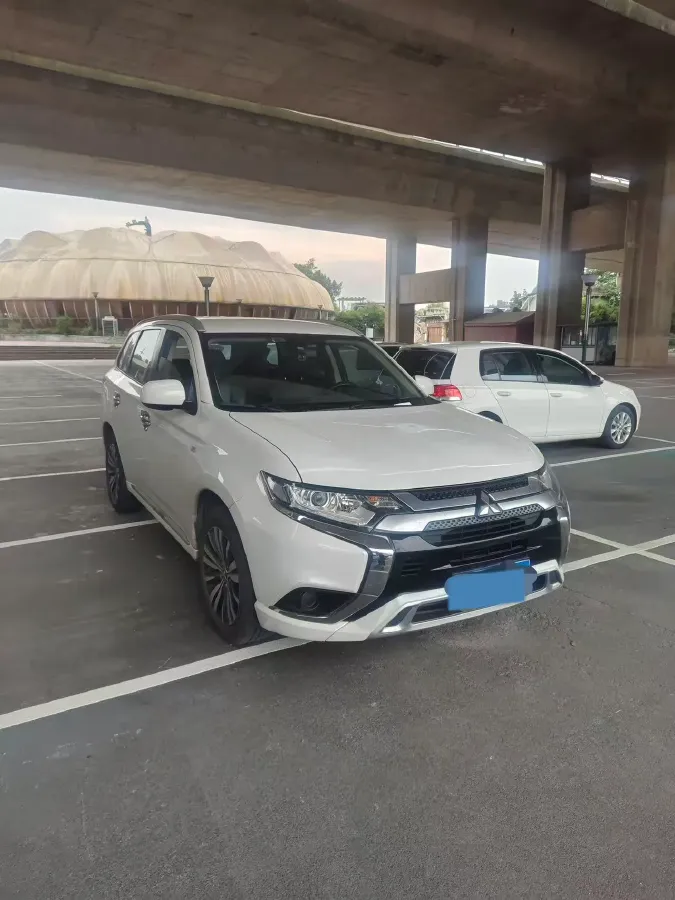 2021 Mitsubishi Outlander 2.0L 166HP L4 CVT,autocango,china used car exporter,china ev exporter,chinese used car exporter,chinese used ev exporter