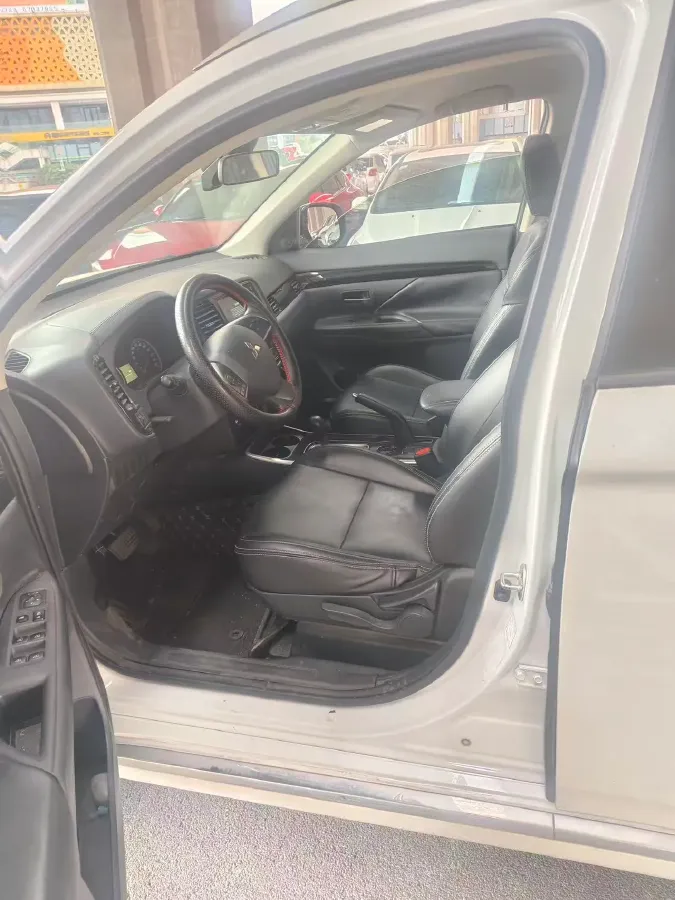 2021 Mitsubishi Outlander 2.0L 166HP L4 CVT,autocango,china used car exporter,china ev exporter,chinese used car exporter,chinese used ev exporter
