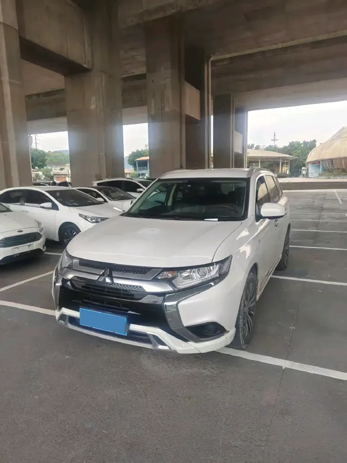 2021 Mitsubishi Outlander 2.0L 166HP L4 CVT,autocango,china used car exporter,china ev exporter,chinese used car exporter,chinese used ev exporter