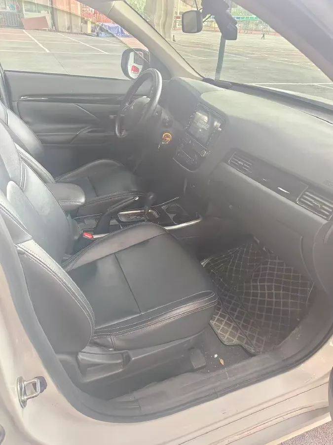 2021 Mitsubishi Outlander 2.0L 166HP L4 CVT,autocango,china used car exporter,china ev exporter,chinese used car exporter,chinese used ev exporter