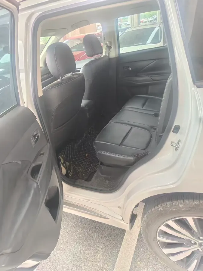 2021 Mitsubishi Outlander 2.0L 166HP L4 CVT,autocango,china used car exporter,china ev exporter,chinese used car exporter,chinese used ev exporter