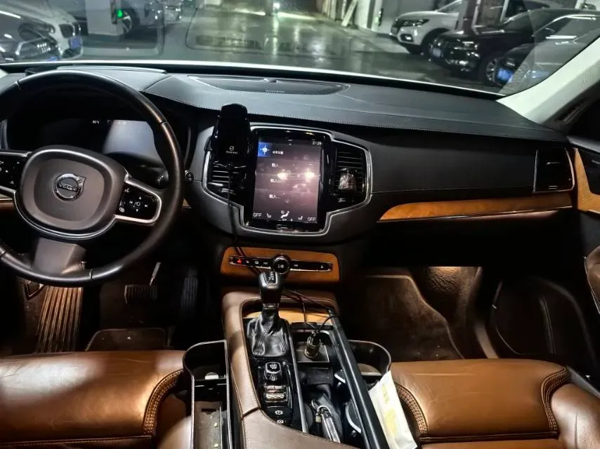 2019 Volvo XC90 2.0T 320HP L4 8AT,autocango,china used car exporter,china ev exporter,chinese used car exporter,chinese used ev exporter