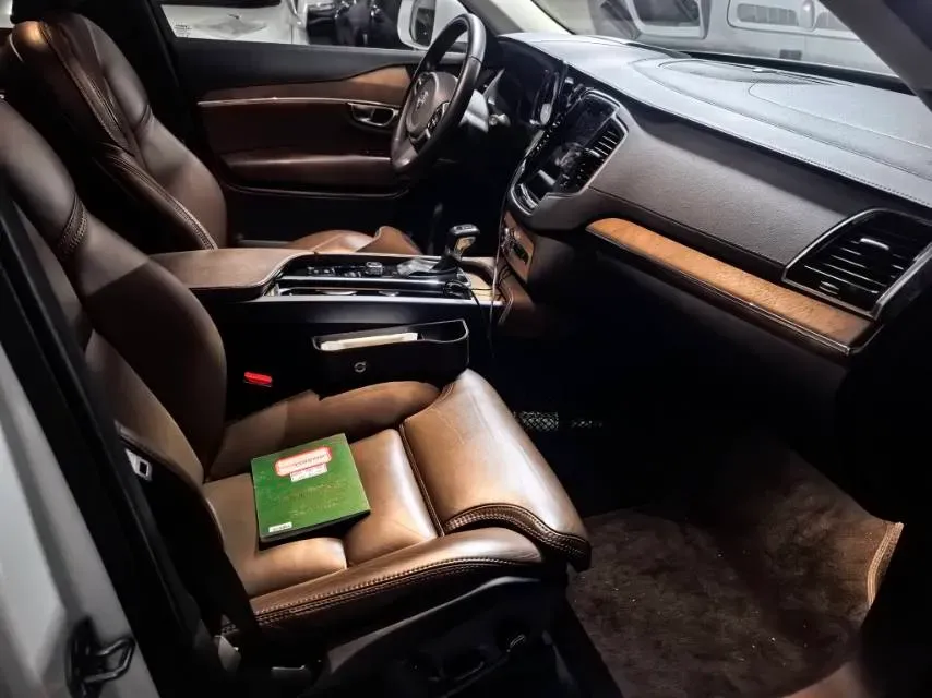 2019 Volvo XC90 2.0T 320HP L4 8AT,autocango,china used car exporter,china ev exporter,chinese used car exporter,chinese used ev exporter