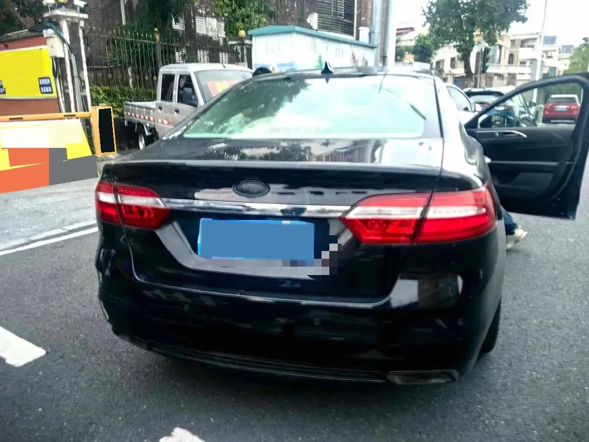 2018 Ford Taurus 2.0T 234HP L4 6AT,autocango,china used car exporter,china ev exporter,chinese used car exporter,chinese used ev exporter