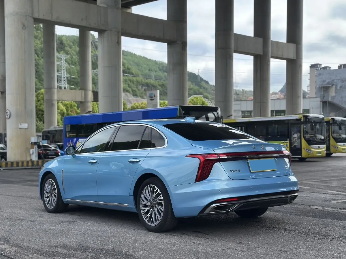 2023 HongQi H5 2.0T 224HP L4 8AT,autocango,china used car exporter,china ev exporter,chinese used car exporter,chinese used ev exporter