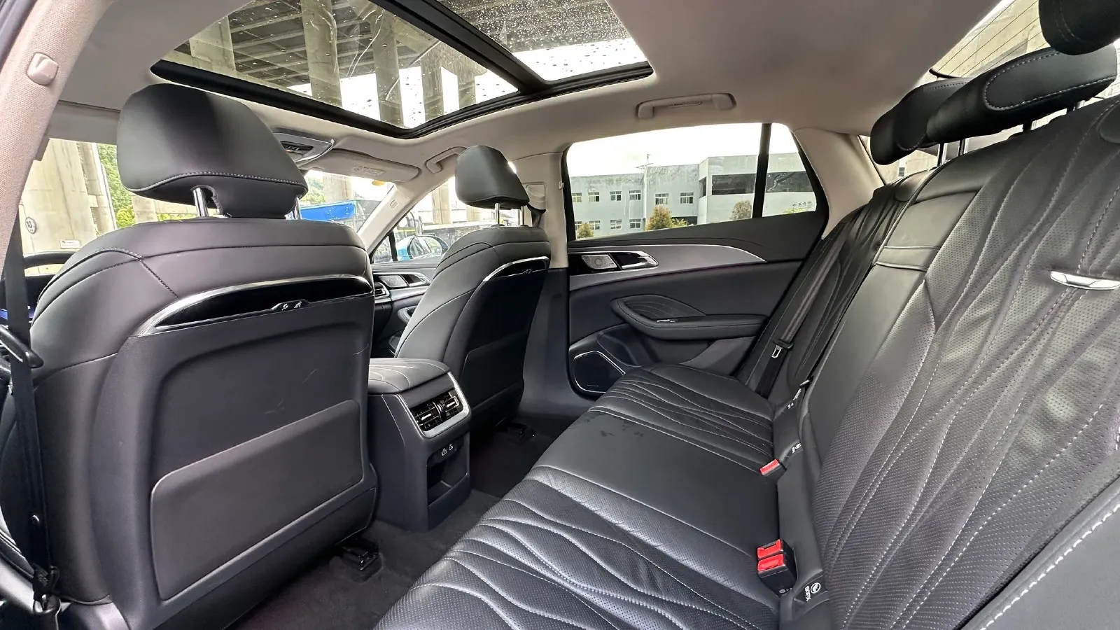 2023 HongQi H5 2.0T 224HP L4 8AT,autocango,china used car exporter,china ev exporter,chinese used car exporter,chinese used ev exporter
