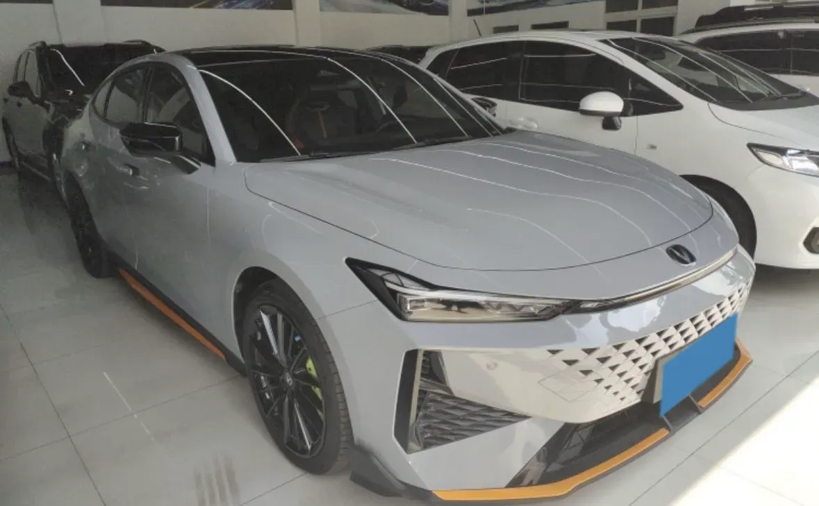 2024 ChangAn UNI-V 1.5T 188HP L4 7DCT,autocango,china used car exporter,china ev exporter,chinese used car exporter,chinese used ev exporter