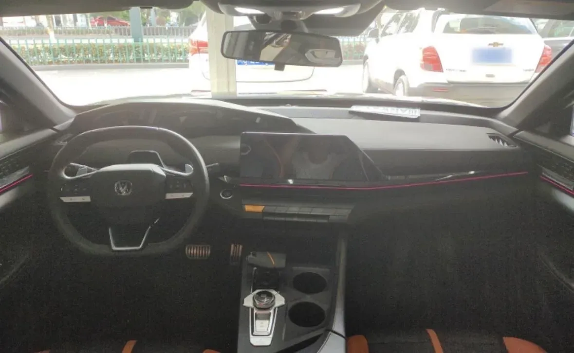 2024 ChangAn UNI-V 1.5T 188HP L4 7DCT,autocango,china used car exporter,china ev exporter,chinese used car exporter,chinese used ev exporter