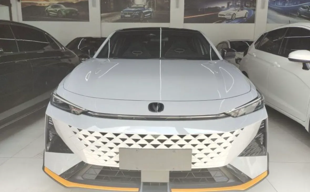2024 ChangAn UNI-V 1.5T 188HP L4 7DCT,autocango,china used car exporter,china ev exporter,chinese used car exporter,chinese used ev exporter