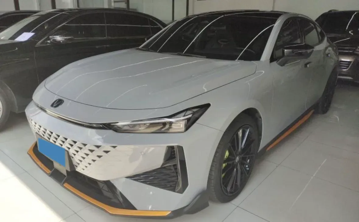 2024 ChangAn UNI-V 1.5T 188HP L4 7DCT,autocango,china used car exporter,china ev exporter,chinese used car exporter,chinese used ev exporter