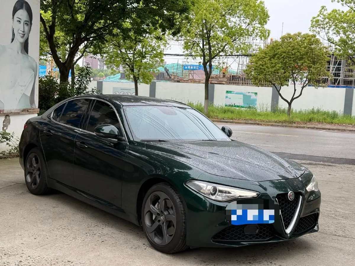 2021 Alfa Romeo Giulia 2.0T 280HP L4 8AT,autocango,china used car exporter,china ev exporter,chinese used car exporter,chinese used ev exporter