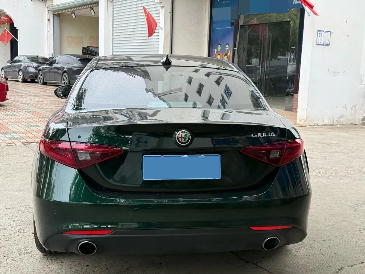 2021 Alfa Romeo Giulia 2.0T 280HP L4 8AT,autocango,china used car exporter,china ev exporter,chinese used car exporter,chinese used ev exporter