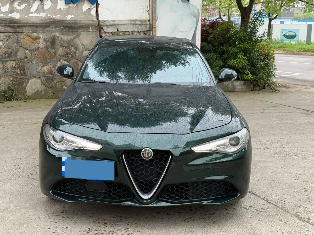 2021 Alfa Romeo Giulia 2.0T 280HP L4 8AT,autocango,china used car exporter,china ev exporter,chinese used car exporter,chinese used ev exporter
