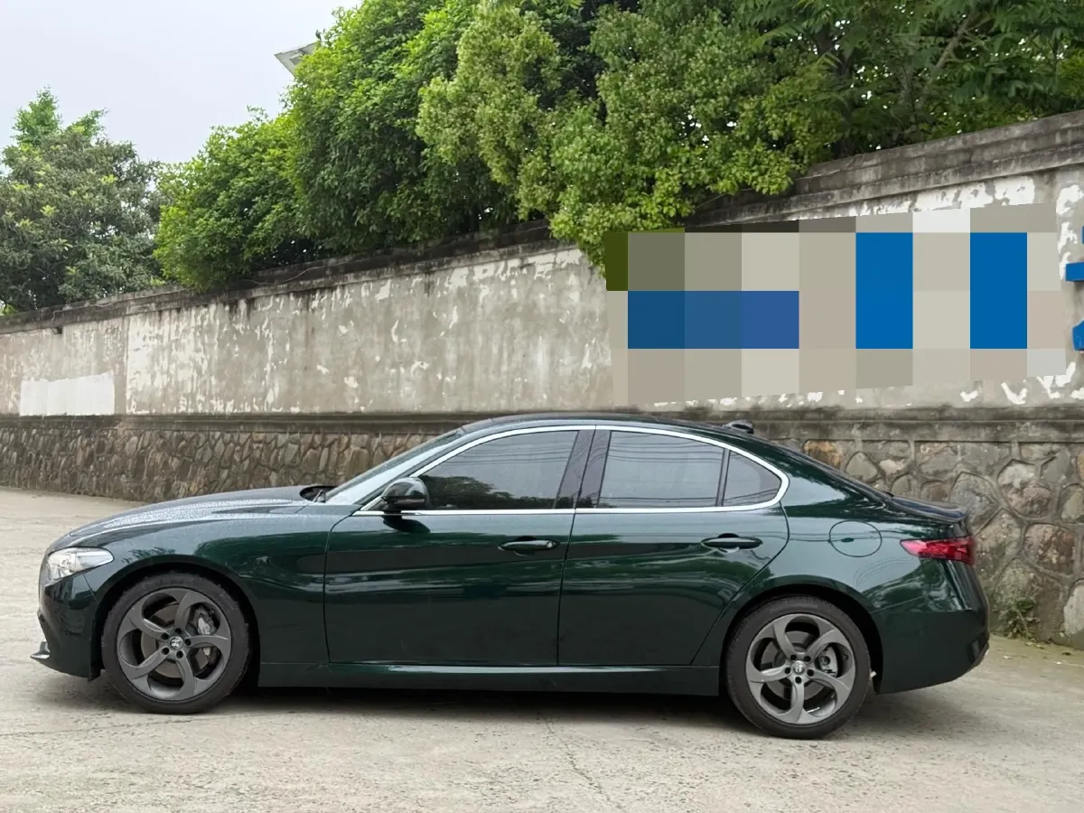 2021 Alfa Romeo Giulia 2.0T 280HP L4 8AT,autocango,china used car exporter,china ev exporter,chinese used car exporter,chinese used ev exporter