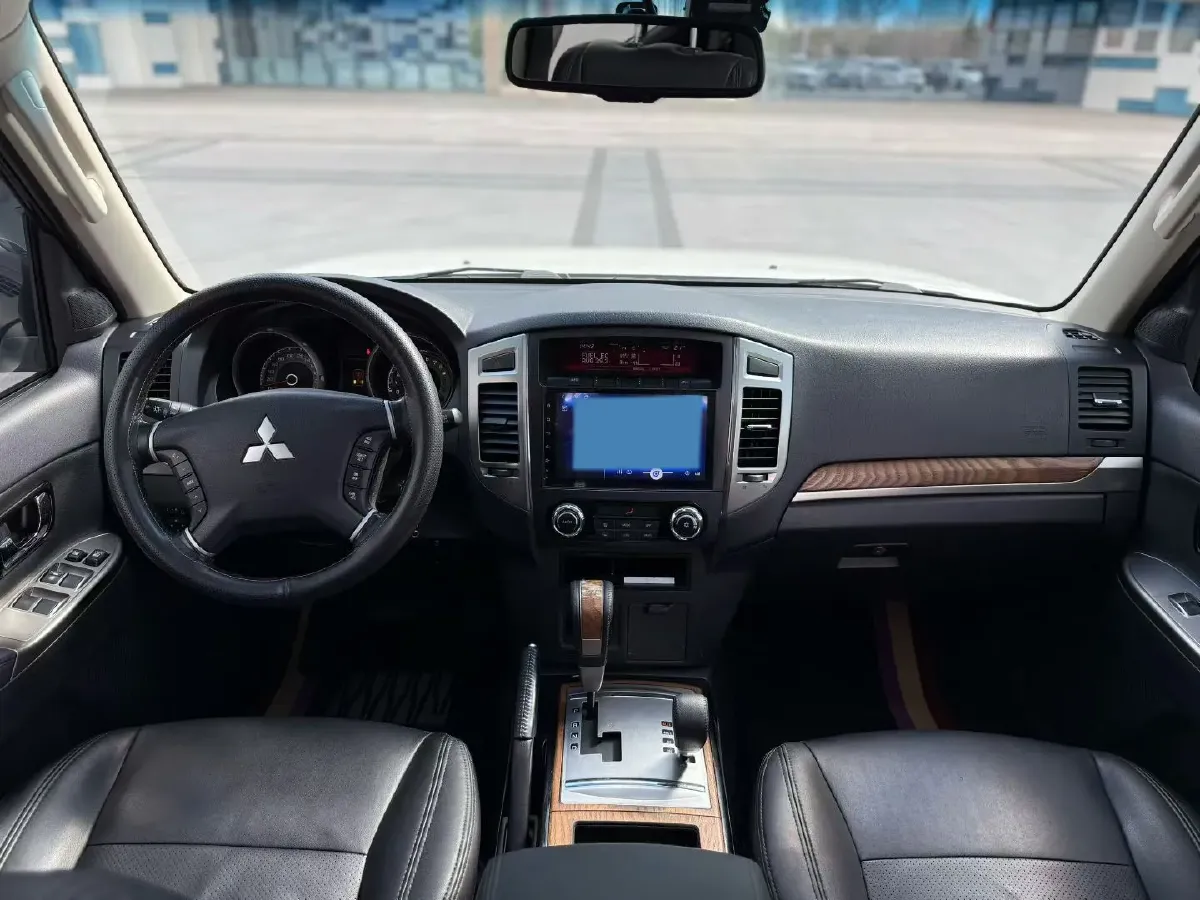 2019 Mitsubishi Pajero 3.0L 174HP V6 5AT,autocango,china used car exporter,china ev exporter,chinese used car exporter,chinese used ev exporter