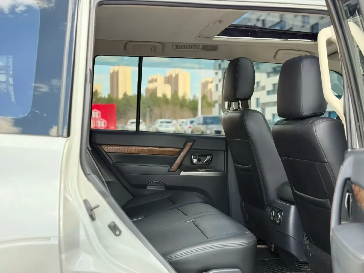 2019 Mitsubishi Pajero 3.0L 174HP V6 5AT,autocango,china used car exporter,china ev exporter,chinese used car exporter,chinese used ev exporter