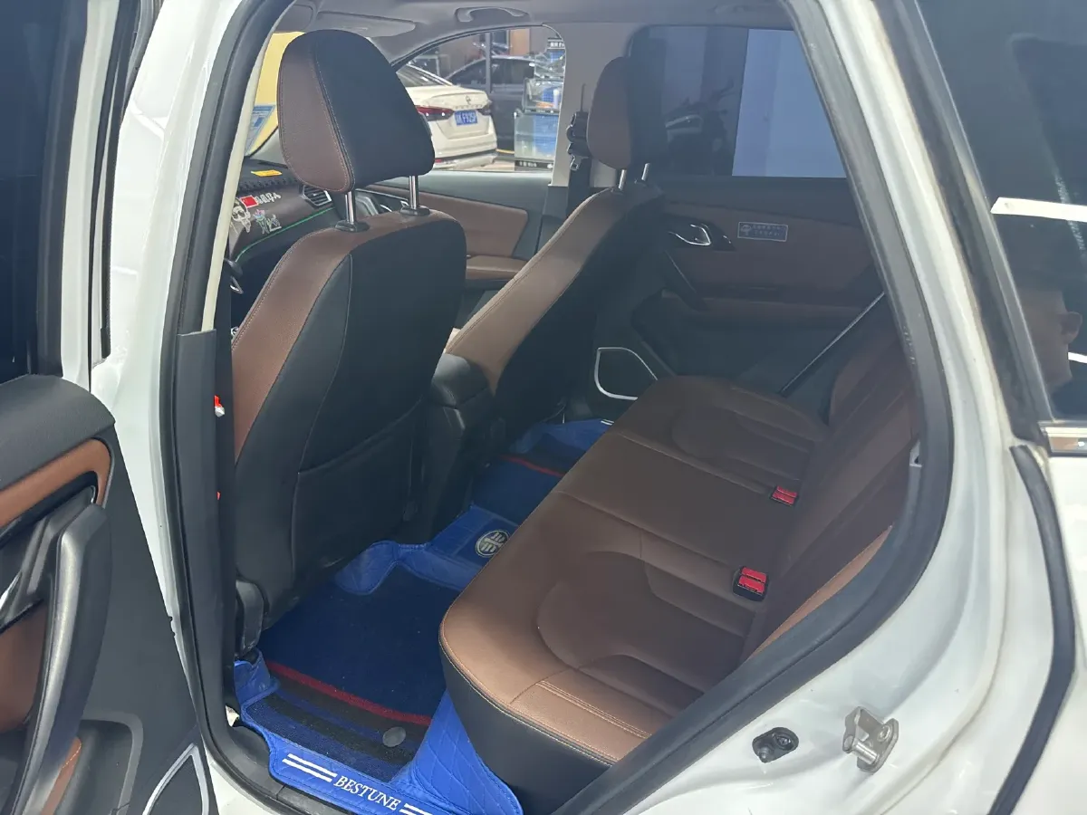 2017 FAW Senia R7 1.6L 116HP L4 5MT,autocango,china used car exporter,china ev exporter,chinese used car exporter,chinese used ev exporter
