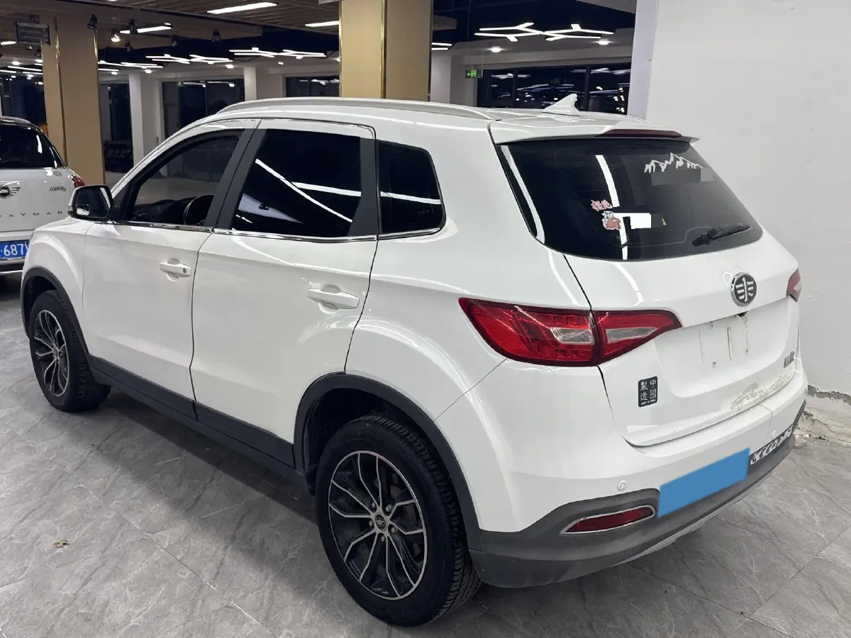 2017 FAW Senia R7 1.6L 116HP L4 5MT,autocango,china used car exporter,china ev exporter,chinese used car exporter,chinese used ev exporter