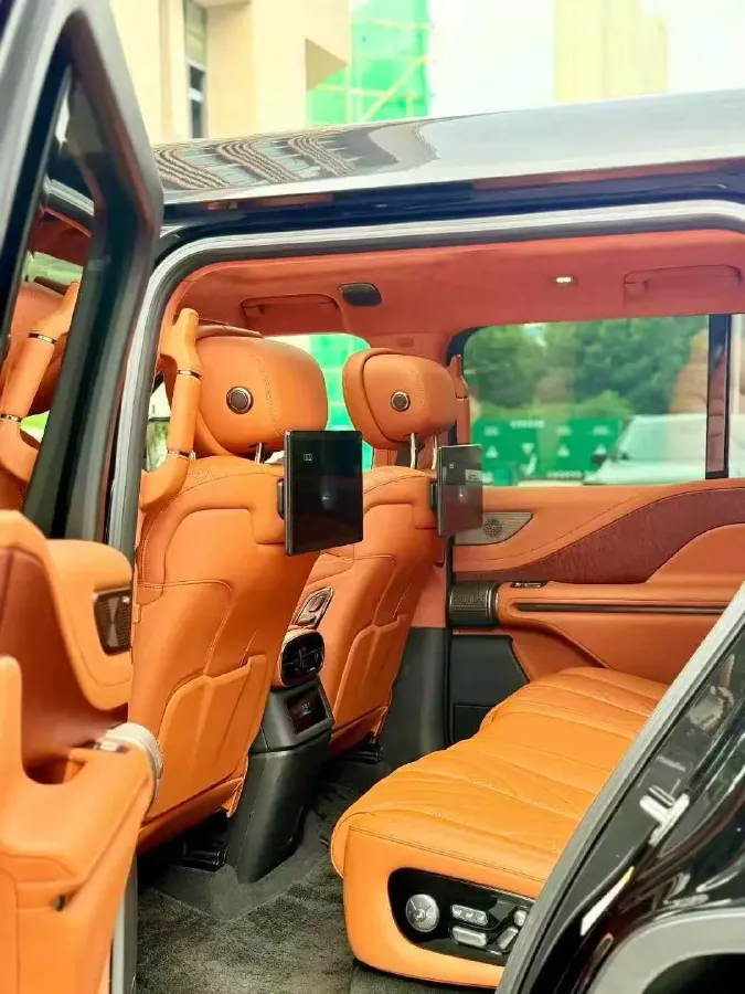 2023 YangWang U8 2.0T 272HP L4 REEV 49.05KWH,autocango,china used car exporter,china ev exporter,chinese used car exporter,chinese used ev exporter