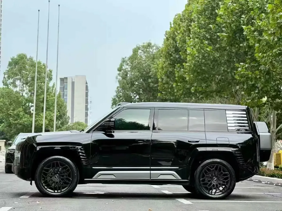2023 YangWang U8 2.0T 272HP L4 REEV 49.05KWH,autocango,china used car exporter,china ev exporter,chinese used car exporter,chinese used ev exporter