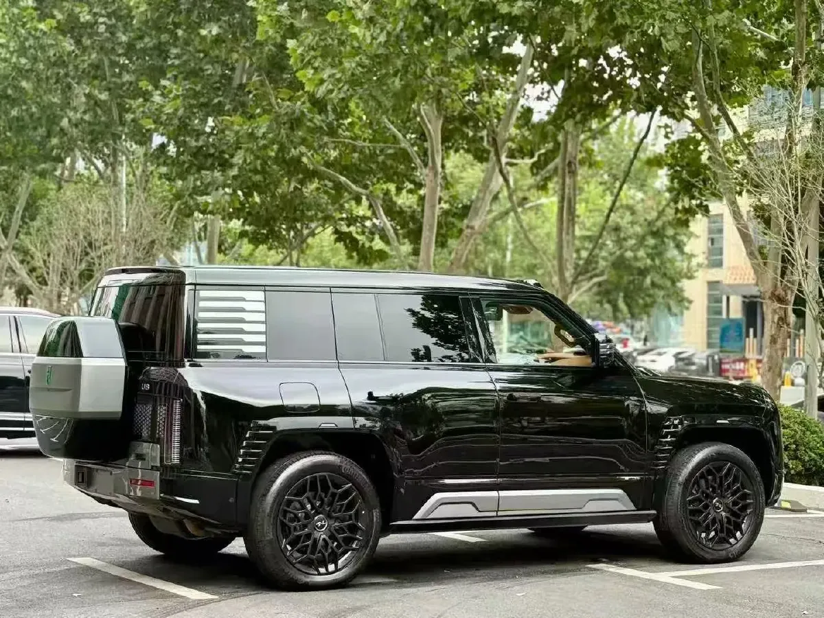 2023 YangWang U8 2.0T 272HP L4 REEV 49.05KWH,autocango,china used car exporter,china ev exporter,chinese used car exporter,chinese used ev exporter