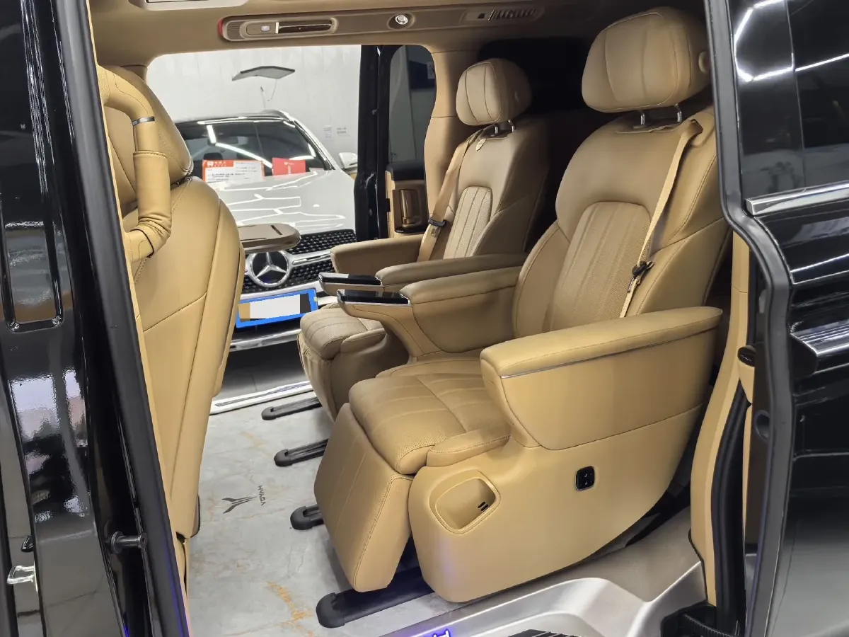 2025 Voyah Dream 1.5T 150HP L4 PHEV 41.7KWH,autocango,china used car exporter,china ev exporter,chinese used car exporter,chinese used ev exporter