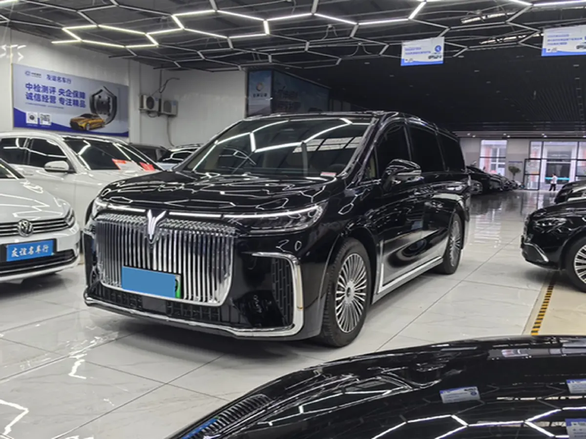 2025 Voyah Dream 1.5T 150HP L4 PHEV 41.7KWH,autocango,china used car exporter,china ev exporter,chinese used car exporter,chinese used ev exporter