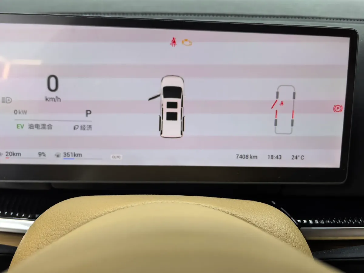 2025 Voyah Dream 1.5T 150HP L4 PHEV 41.7KWH,autocango,china used car exporter,china ev exporter,chinese used car exporter,chinese used ev exporter