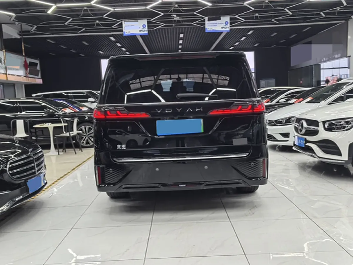 2025 Voyah Dream 1.5T 150HP L4 PHEV 41.7KWH,autocango,china used car exporter,china ev exporter,chinese used car exporter,chinese used ev exporter